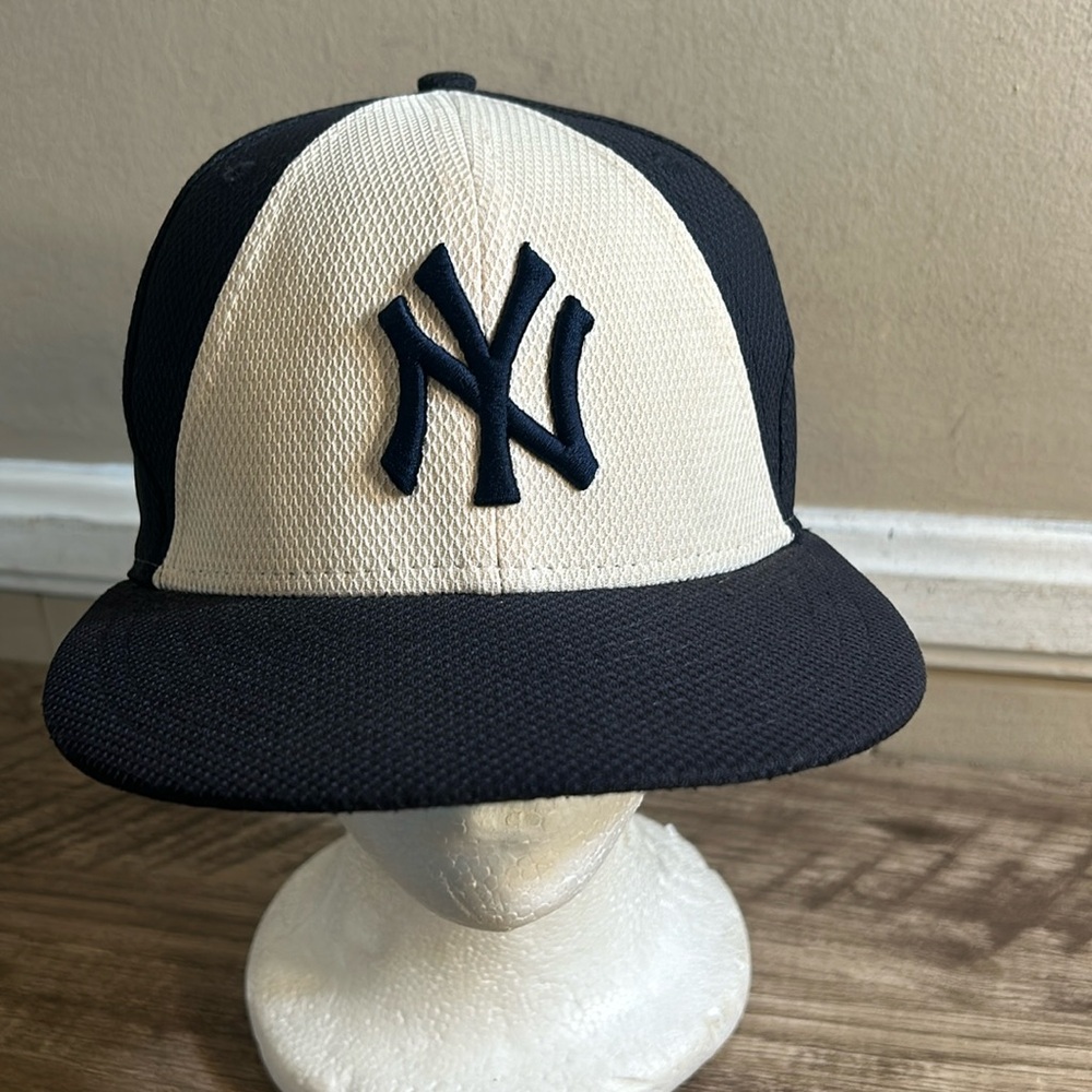Mitchell & Ness Fitted NY Hat/Cap size 7